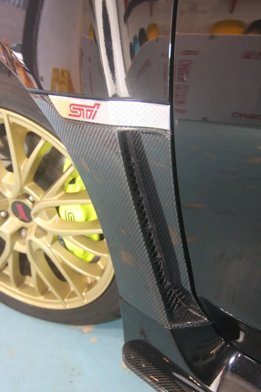 Переднее крыло из углеродного волокна под вентиляционное отверстие подходит для