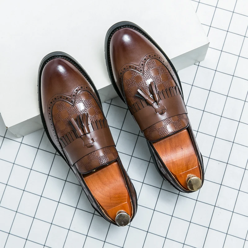 Мужские деловые кожаные туфли в римском стиле без застежки на плоской подошве