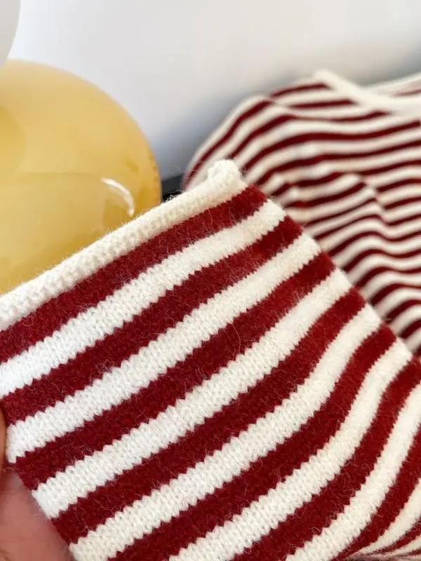 Вязаный свитер больших размеров в красную полоску для женщин 2024 осень и зима