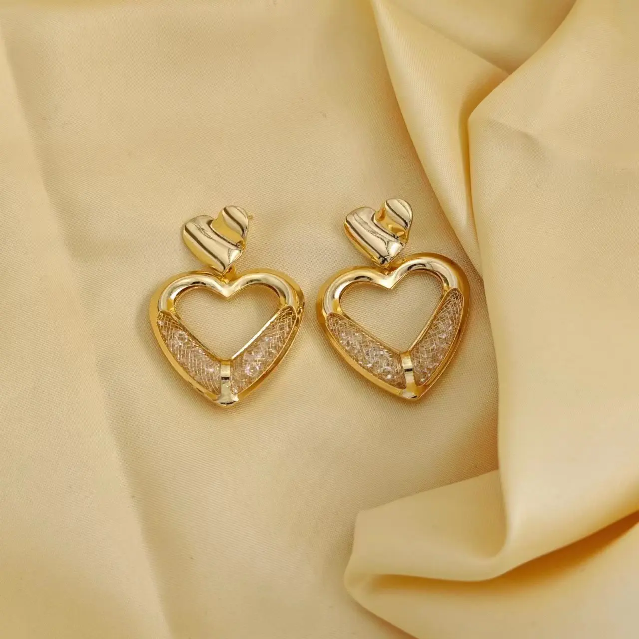 

Fashion New Design Golden Metal Luster Love Shaped Inlaid Diamond Pendant Earrings Niche Luxurious Women's Jewelry Gift