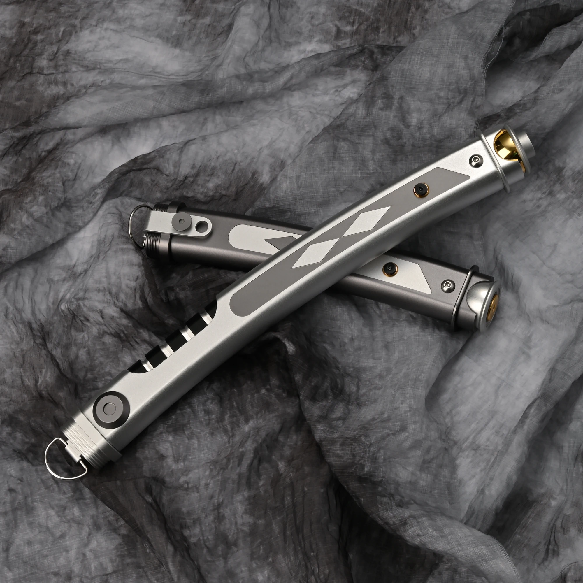 

Лазерный меч с металлической ручкой ELF SABERS Ahsoka Rebel Proffie Neopixel