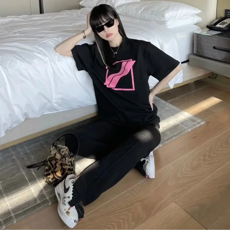 

Брендовая Новинка Весна 2022, пуловер We11done с логотипом на груди и надписью, свободная футболка с коротким рукавом для пары, Мужская одежда, фут...