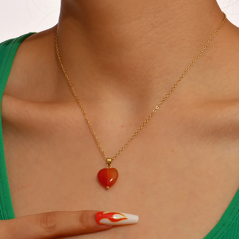 

Love Turquoise Pendant Necklace For Women Fashion Moon Horns Natural Stone Ladies Clavicle Chain Wholesale Jewelry Direct Sales