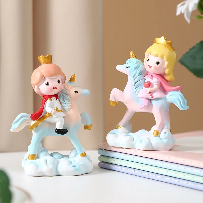 

New Creative Cute Couple Riding Home Decoration Living Room Desktop Bedroom Resin Decoration Cake Baking Decoration Ornaments