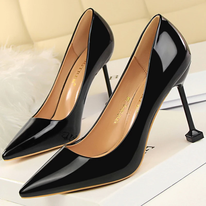 

Туфли-лодочки женские на высоком каблуке, в вечерние ле ретро