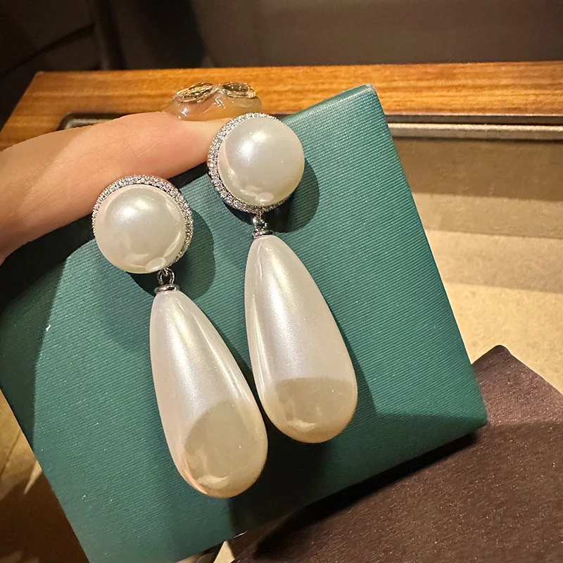 

2023 Women Big Pearl Vintage Style Simple Fashion Earrings