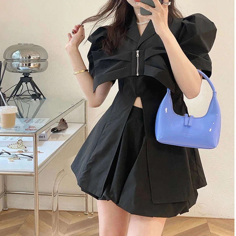 Летом 2024 года новый женский костюм в стиле приготовленном под зрение сочетался с