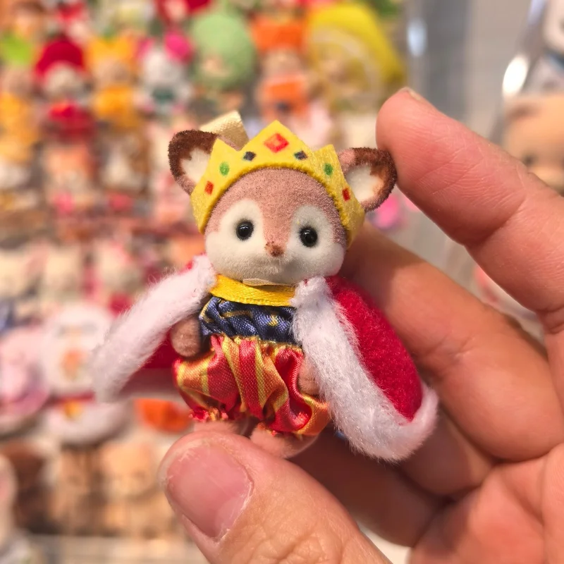 Фото Оригинальная аниме-фигурка Sylvanian Families: Шоколадный кролик, Фея, Хаски, Жираф – Милая декоративная модель, украшение, подарок на день рождения, игрушка №3