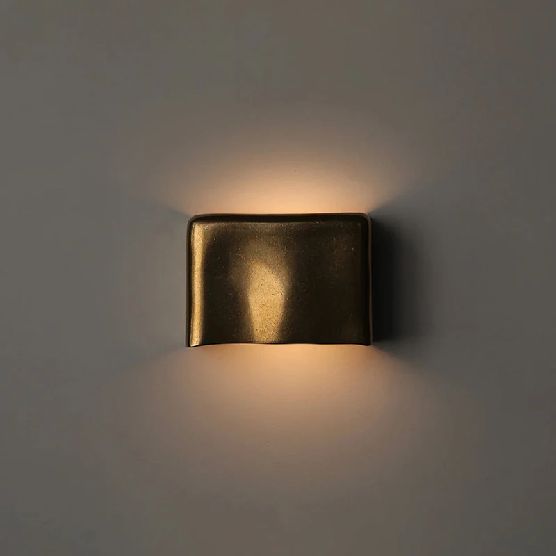 

Настенный светильник из алюминия 220В