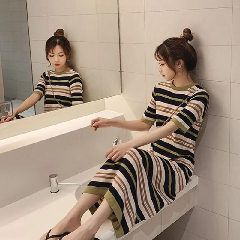 Женское летнее платье-поло с вышивкой и полосками