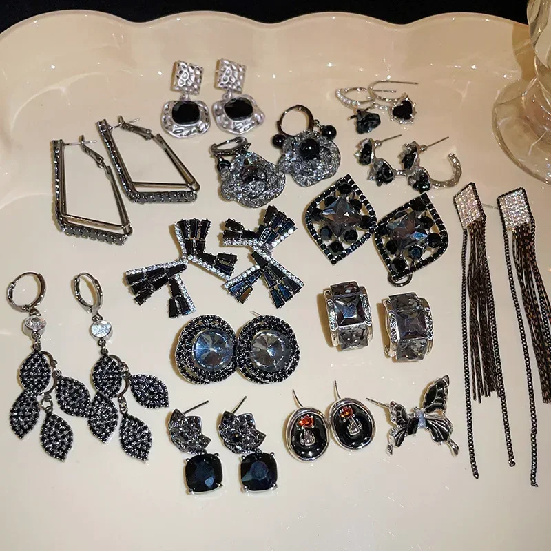 Modne błyszczące czarne kolczyki Minar w kolorze CZ cyrkonie стразы листья бант геометрические