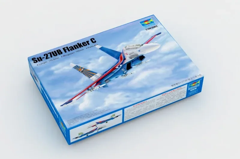 Фото Сборная модель Trumpeter 1/144 03916, русский комплект модели истребителя Su-27UB «Flanker» C №2