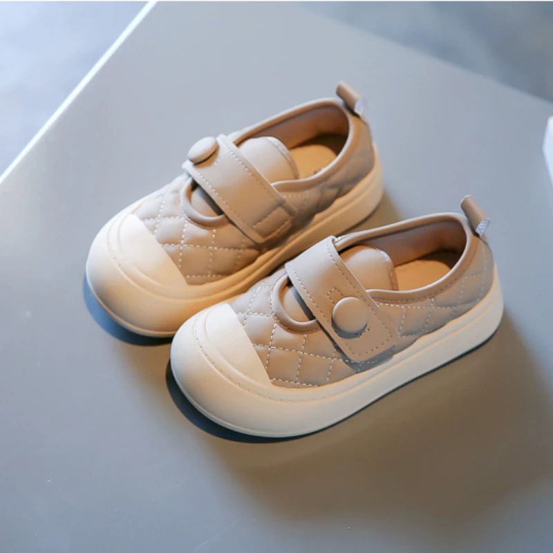 

Детская повседневная обувь, бесплатная доставка, простая однотонная мягкая детская Универсальная кожаная обувь для мальчиков и девочек, новинка весны 2023