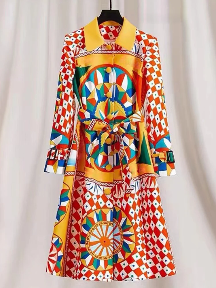 Женское платье-рубашка в горошек с геометрическим принтом