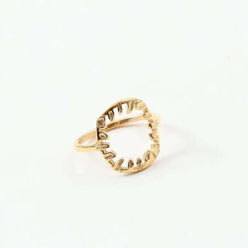 Женское кольцо в форме растения из нержавеющей стали золотого цвета 2024