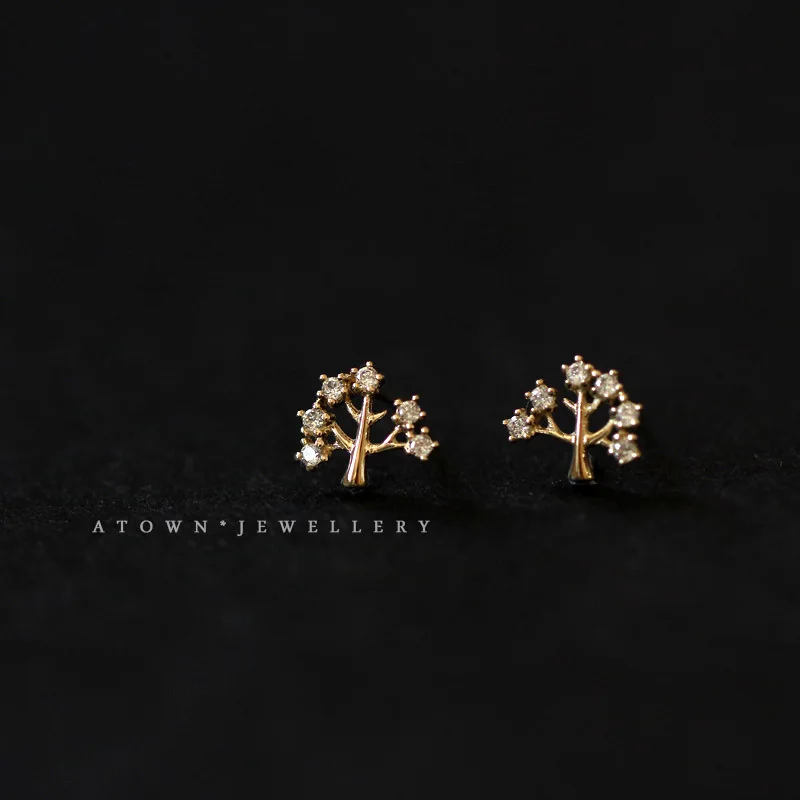 

Серьги с фианитами, украшенные серебром, в виде дерева жизни