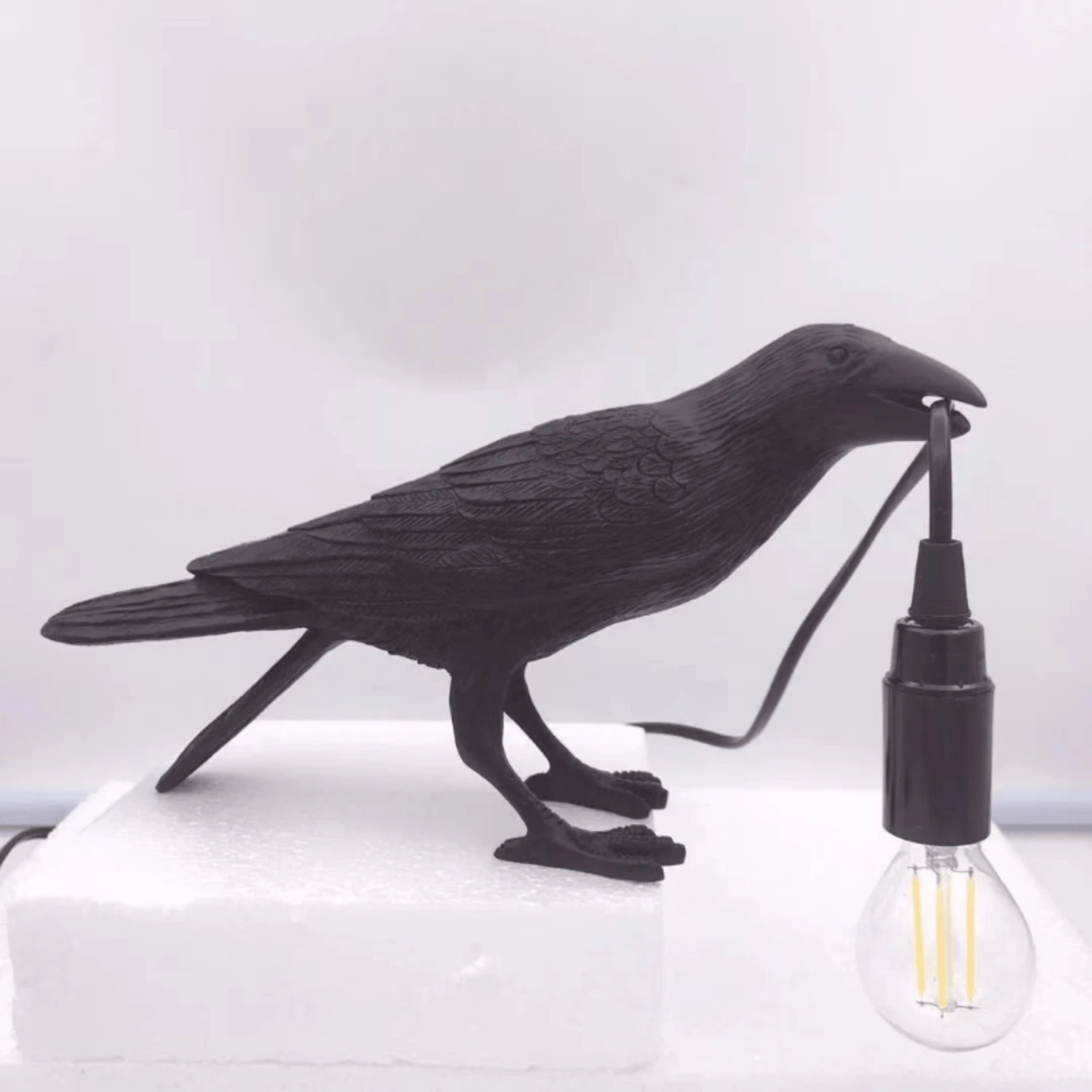 Ночник Raven — очаровательная черная готическая лампа с питанием от USB для