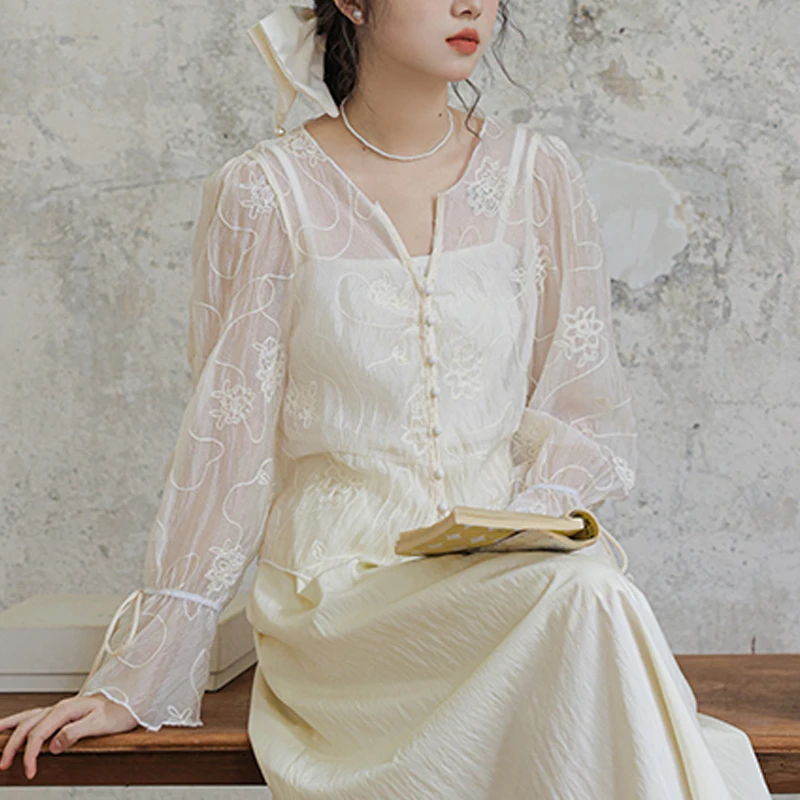 

Summer Women's Long Sleeved V-neck Flare Sleeve Solid Lace Embroidery Sunscreen Chiffon Shirt Women Tops Blouse Women C908