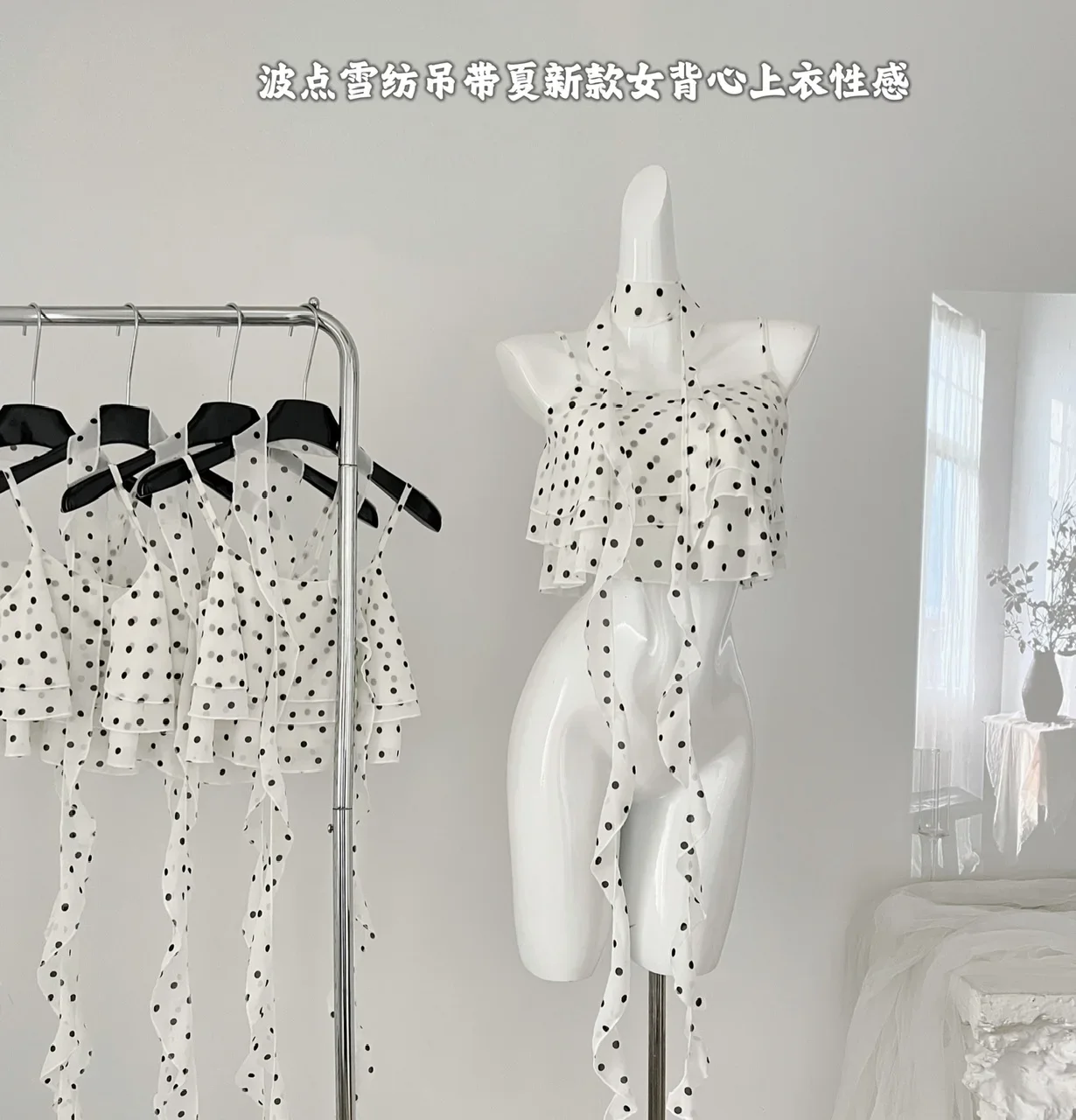 Женский ретро-топ в горошек из шифона на тонких бретелях