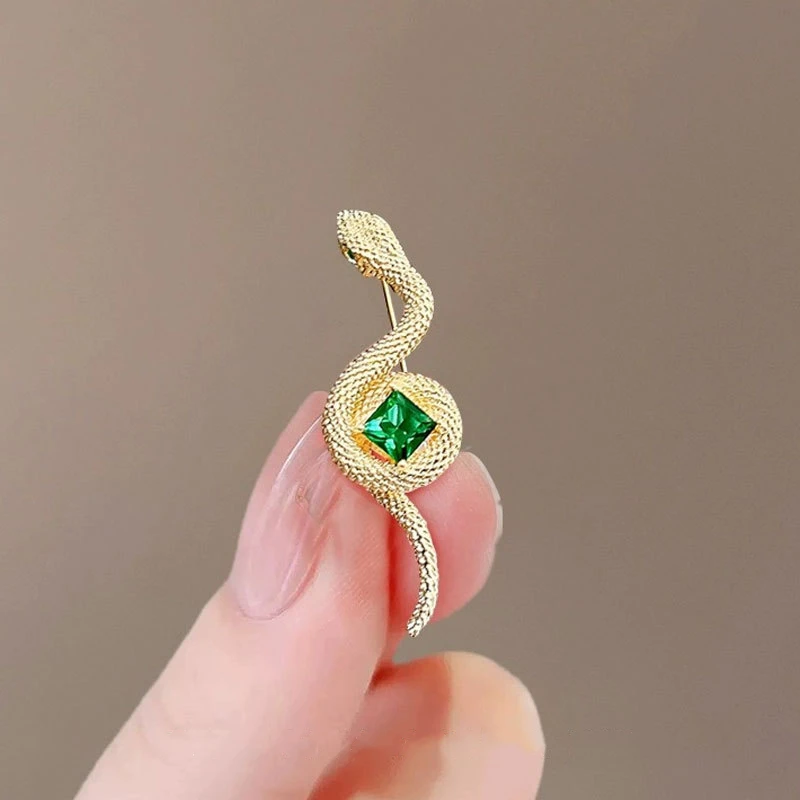 Брошь в виде змеи цвет ассортименте