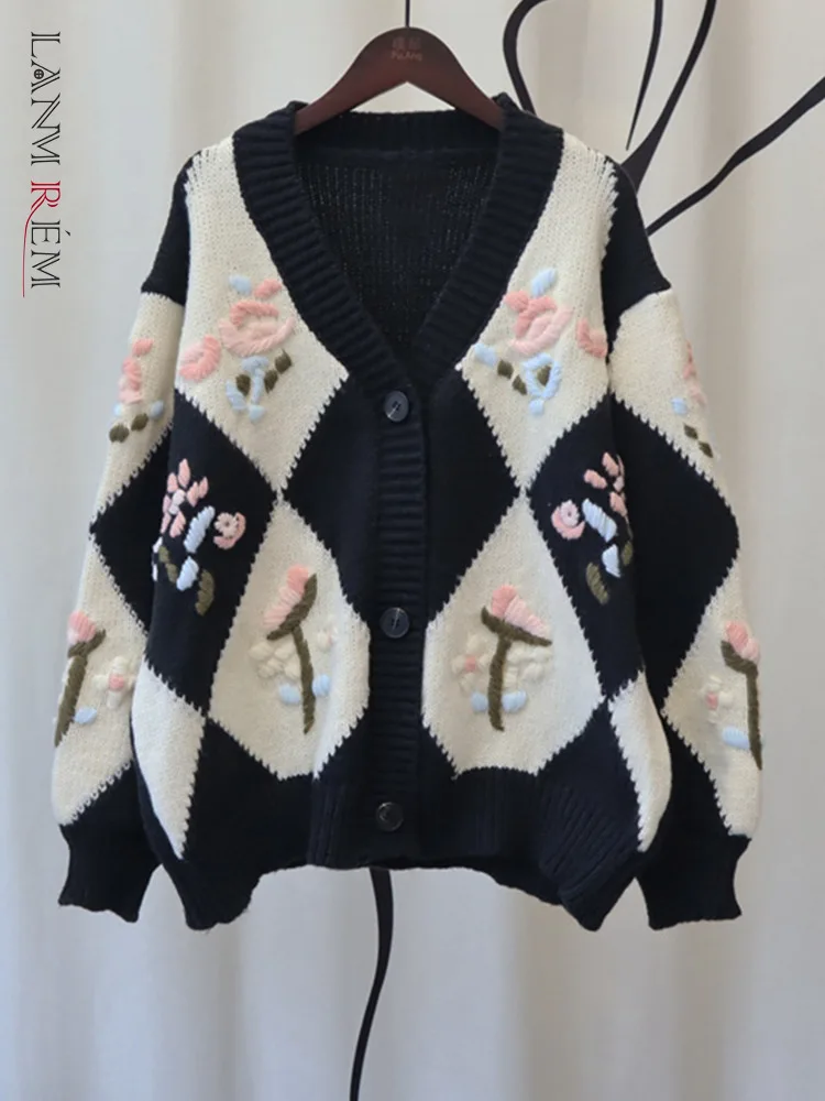 

LANMREM Thickened Diamond-shaped Knitted Sweater Women's 2023 Spring And Winter New Loose Embroidery Design Retro 2R5207