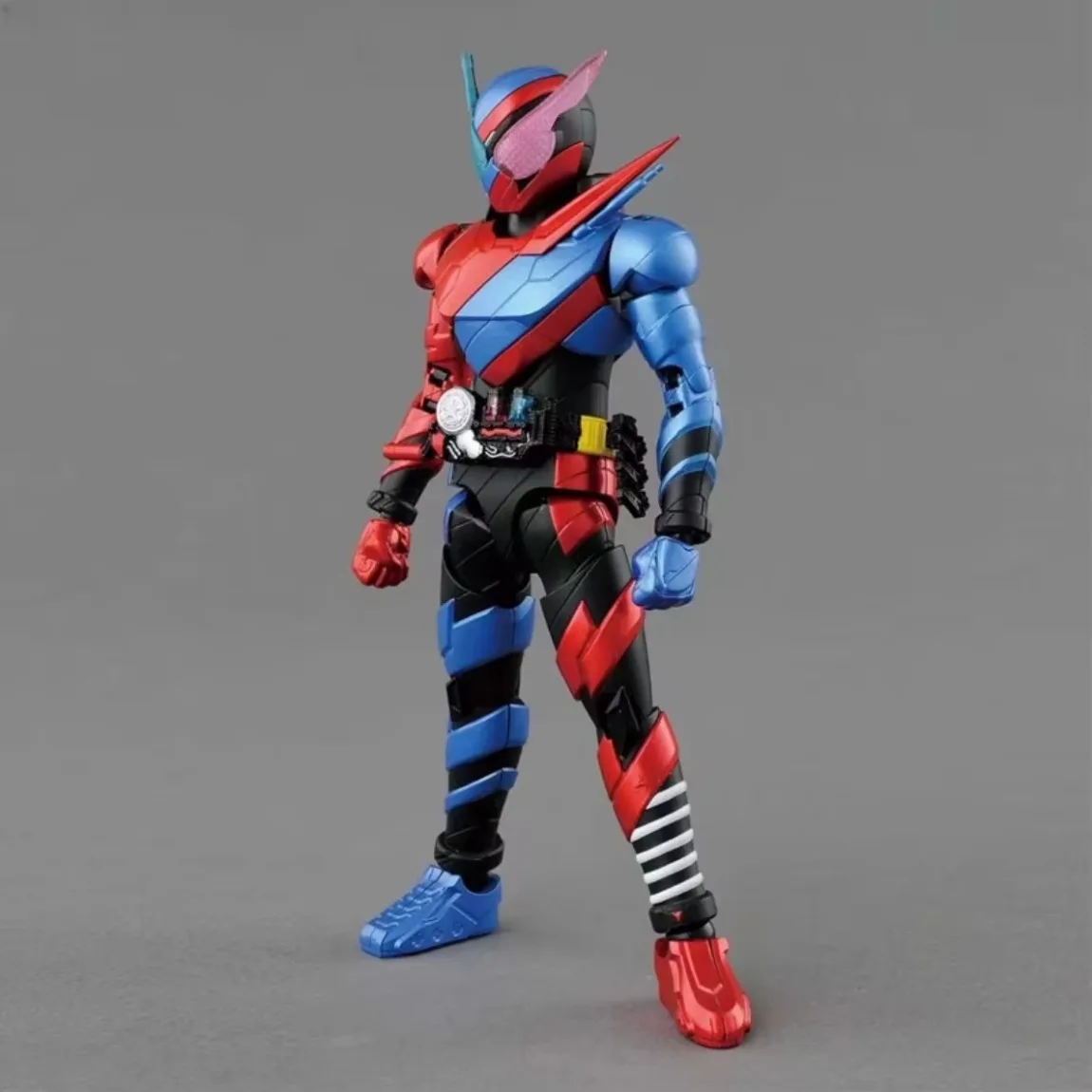 Фото Оригинальная фигурка Bandai в наличии: стандартная фигурка Камен Райдер Билд Раббитанк, коллекционная аниме-фигурка, наборы для сборки моделей. №3