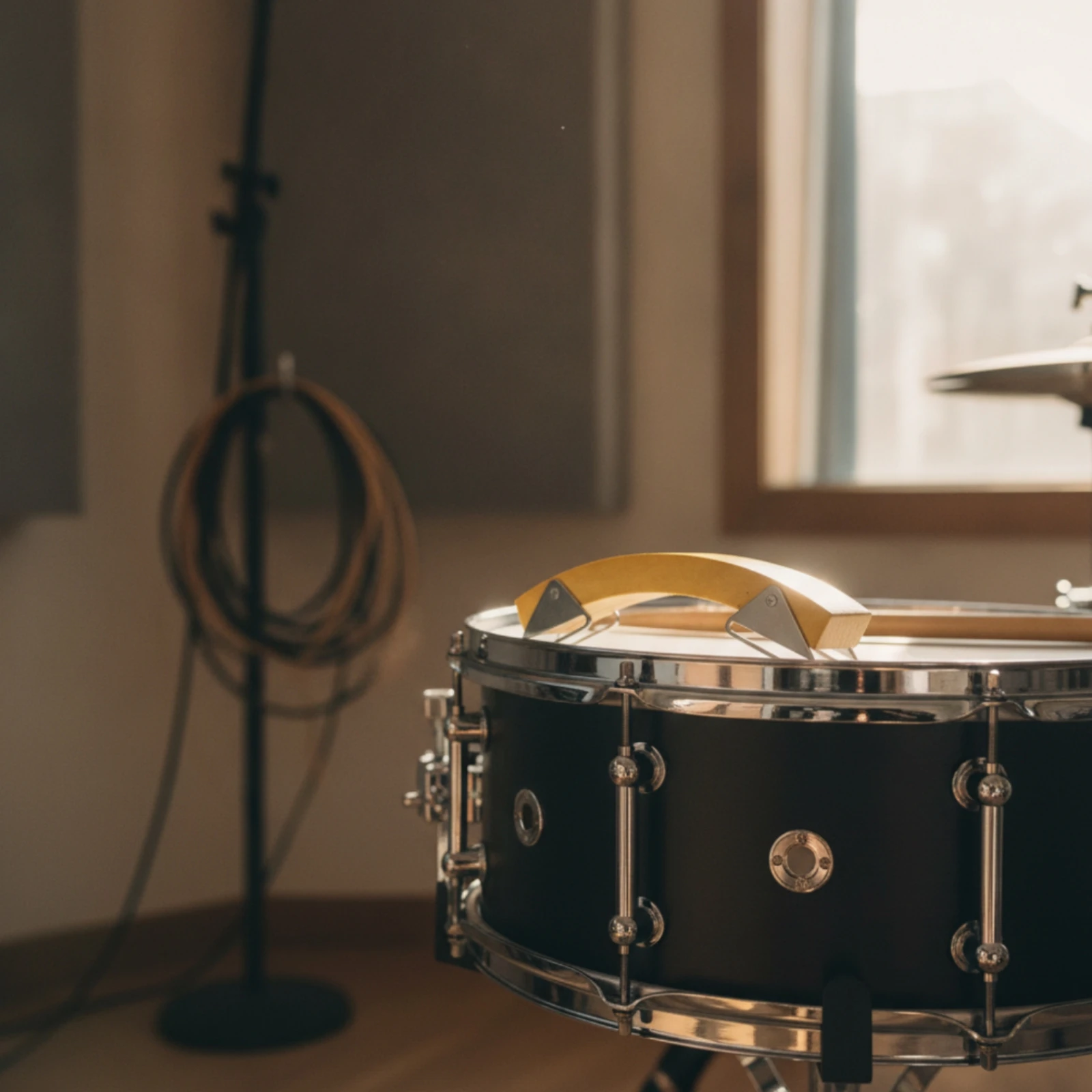 Фото Блок для крепления обода барабана Rim Click Block Arched Snare Drum Rims Riser Block, натуральный сатин, легко устанавливается, для барабанщиков, студий звукозаписи №4