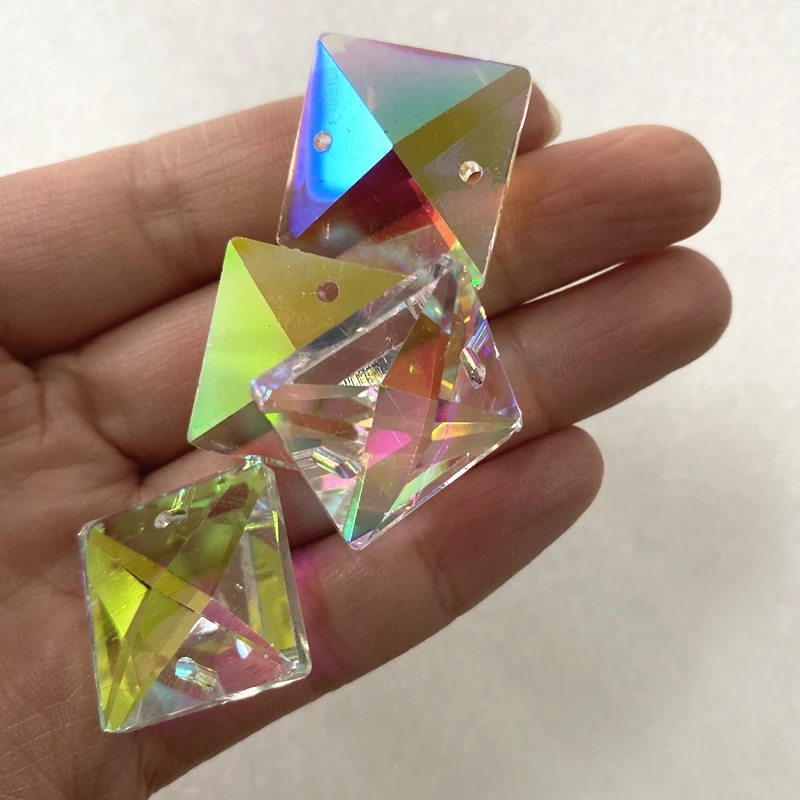 

Хрустальные квадратные бусины 14-30 мм 100 шт.