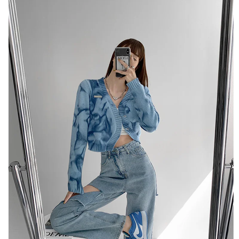 

2023 Women's Spring New Sweater EmbroideryHarajuku Knitted Pin Cropped Cardigan LongSleeve Turn V Collar Sweater Female Tops Y2k