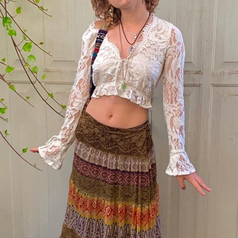 

Футболка с V-образным вырезом и оборками, в стиле 90-х