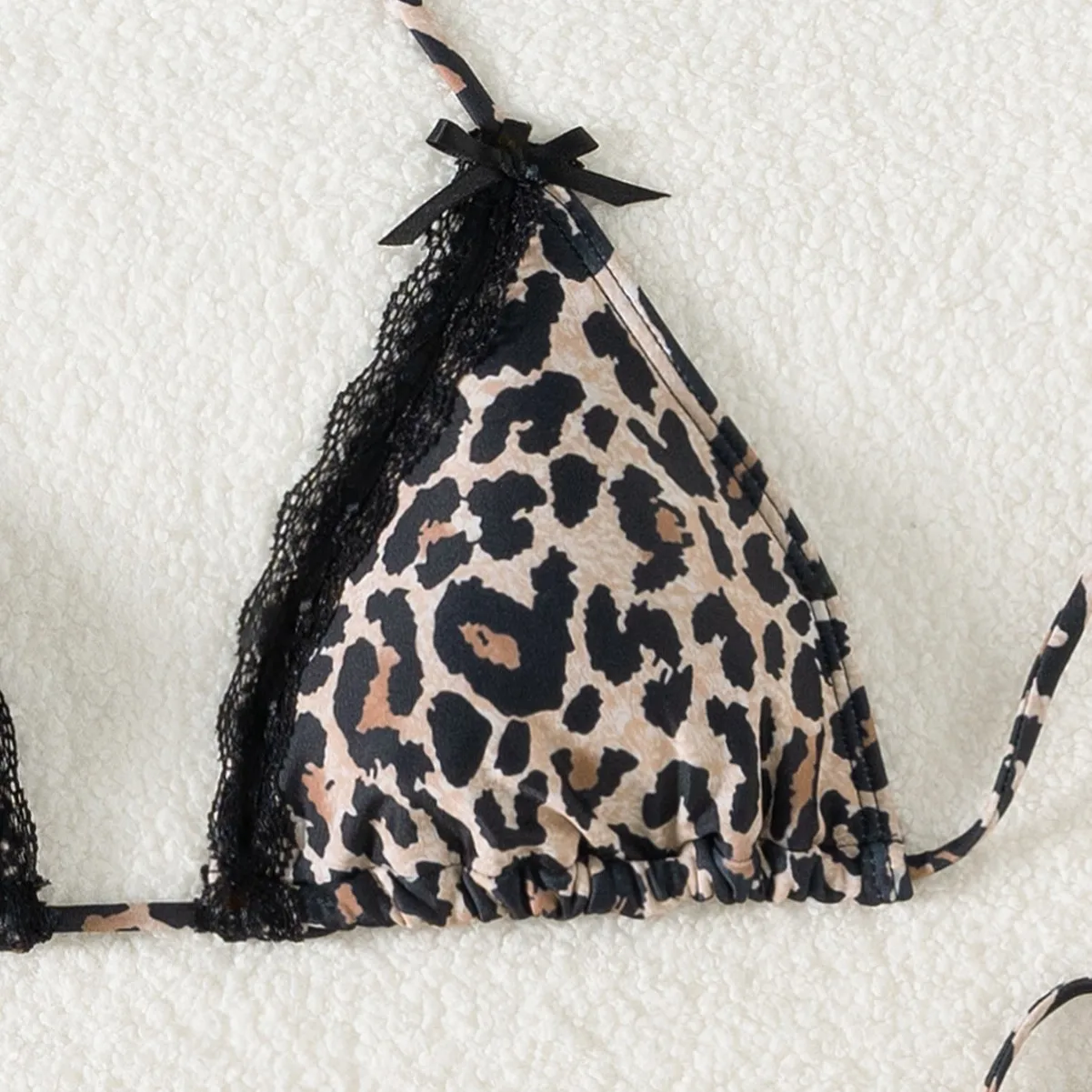 Женский разделенный комплект бикини с леопардовым принтом и кружевной каймой