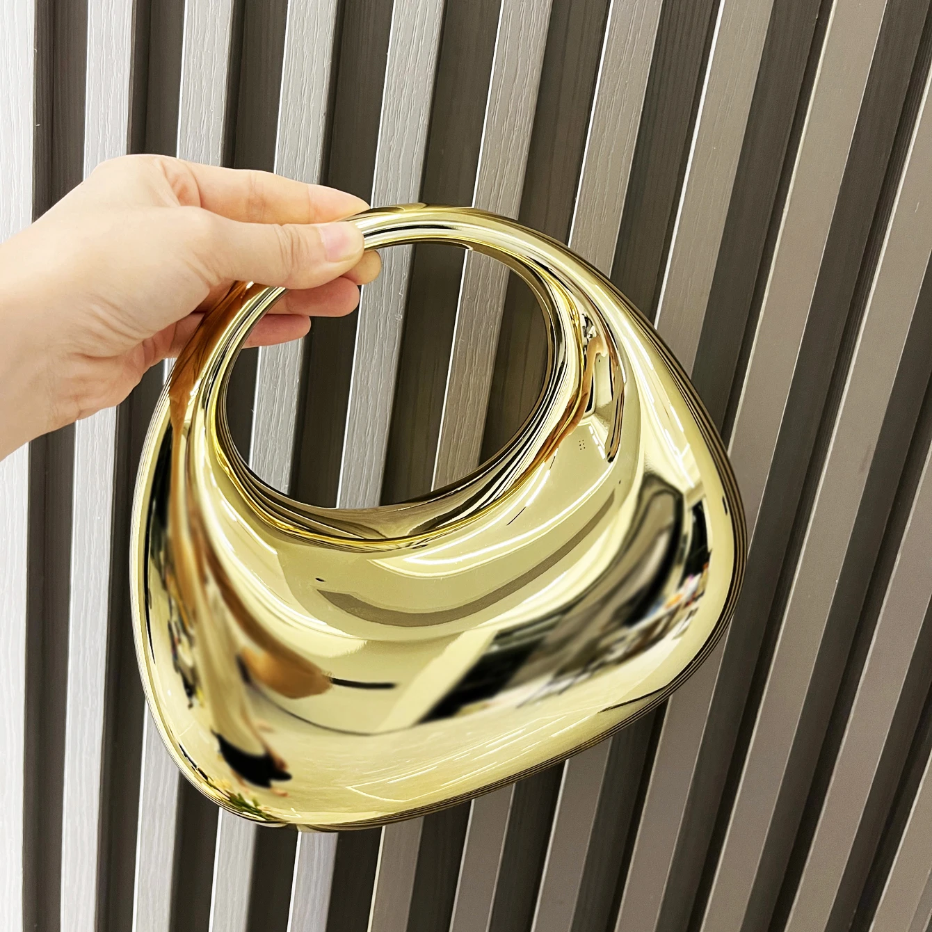 Золотая вечерняя сумка с лунным дизайном от Dancing Engine из акрилового материала в