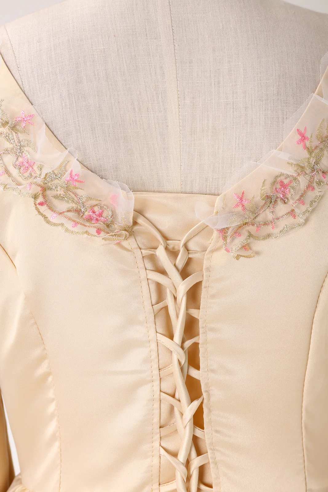 Женское платье макси средневековой эпохи