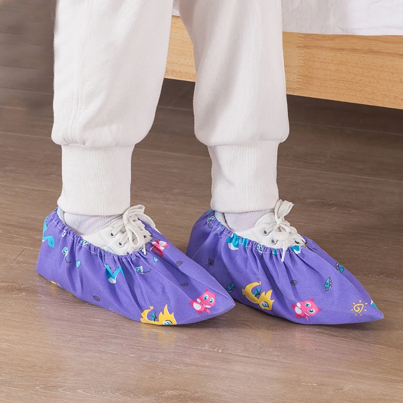 

1Pair Cartoon Print Shoe Cover Thicken Reusable Elastic Dust Proof Feet Covers Reusable Indoor Antiskid Overshoes for Student