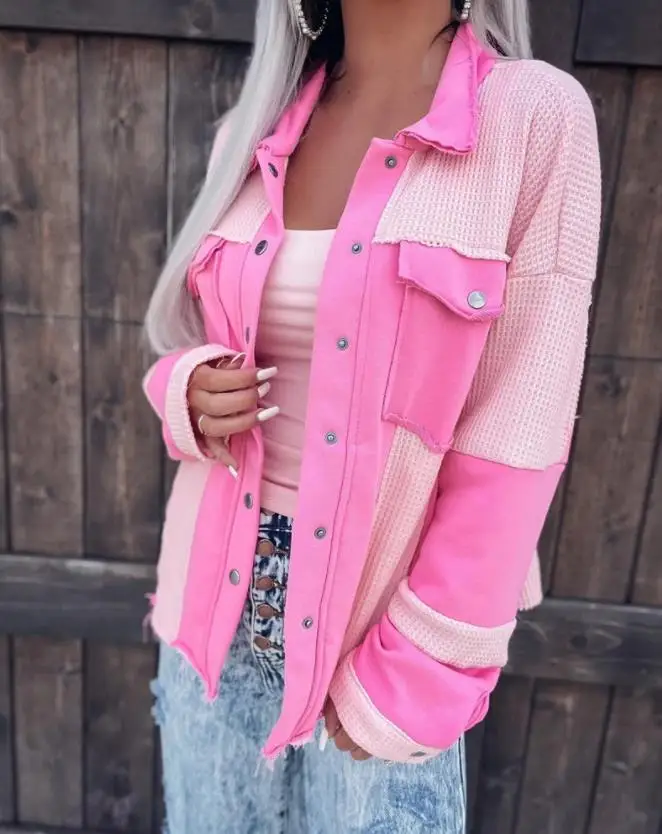 

Куртка женская с отложным воротником и карманами, на пуговицах спереди