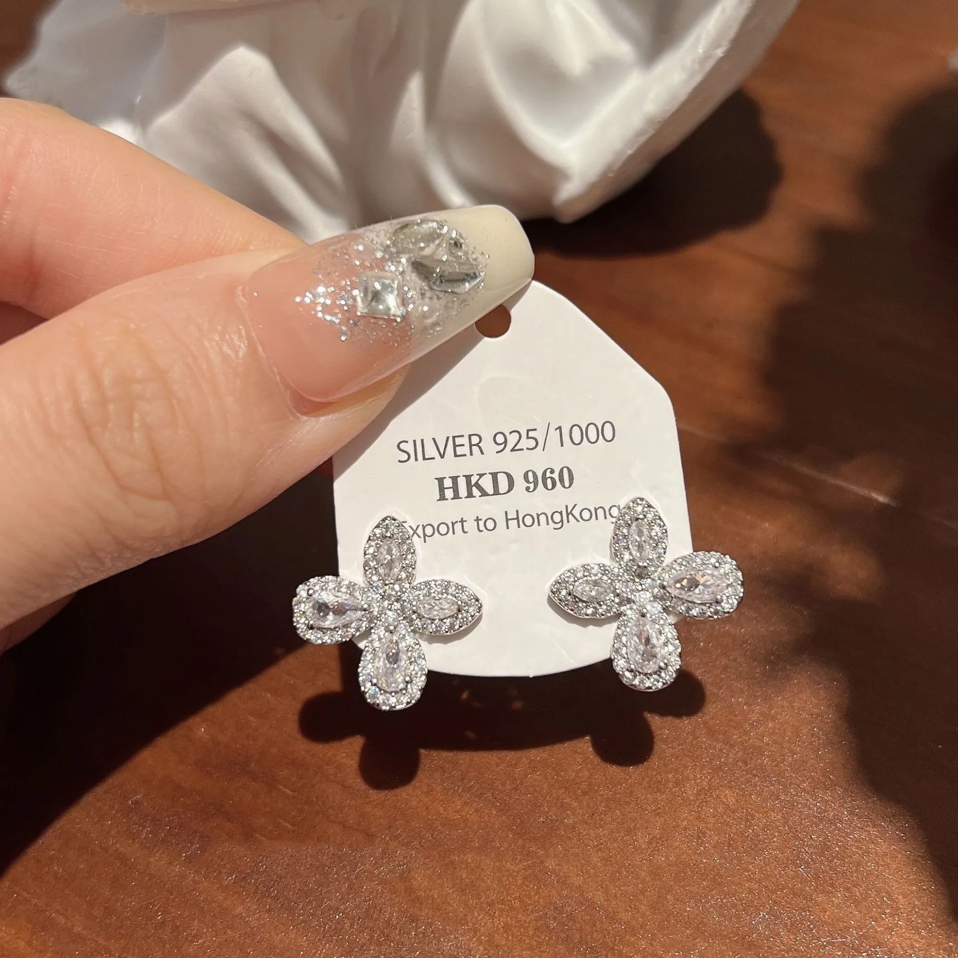 Нишевый дизайн Sense серьги с цветком из циркона 2024 новые женские холодным ветром