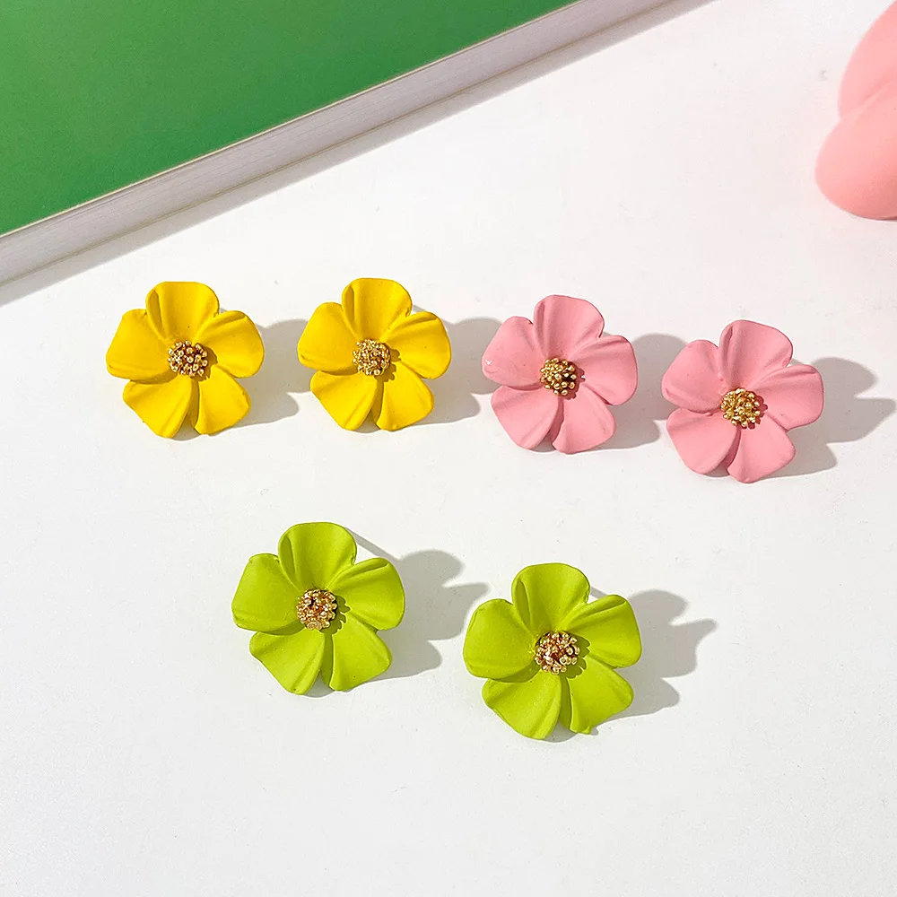 Модные серьги-гвоздики с белым цветком для женщин однослойные серьги ярких