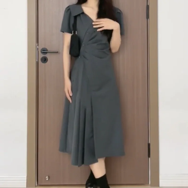 Женское однобортное офисное платье-поло черное ТРАПЕЦИЕВИДНОЕ плиссированное