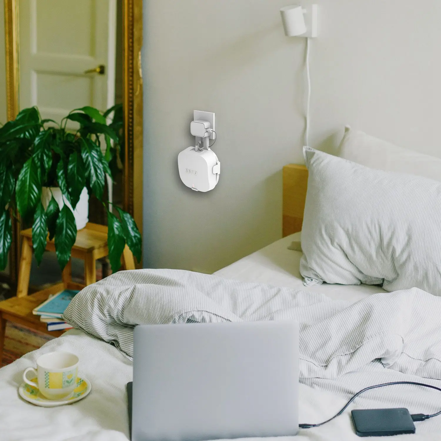 Настенный держатель розетки для домашнего Wi-Fi-маршрутизатора Eero Pro 6 и 6E