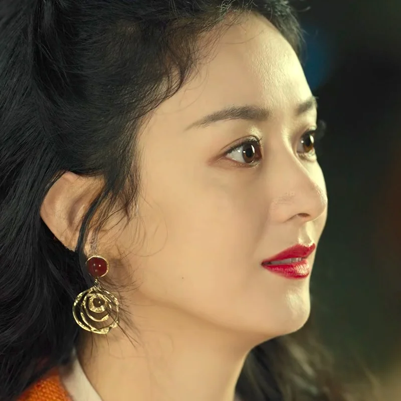 Половина лета Zhao Ling Same Sle Серьги Xu Half Summer Рубиновые серьги от комаров Ретро