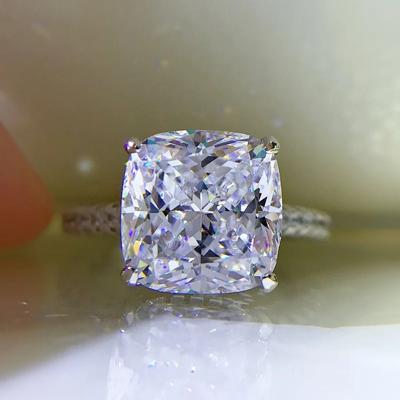 

925 Sterling Silver Solid Noble Diamond Ring Women Gift Temperament Cocktail Ring Luxury White Bridal Accessory Engagement