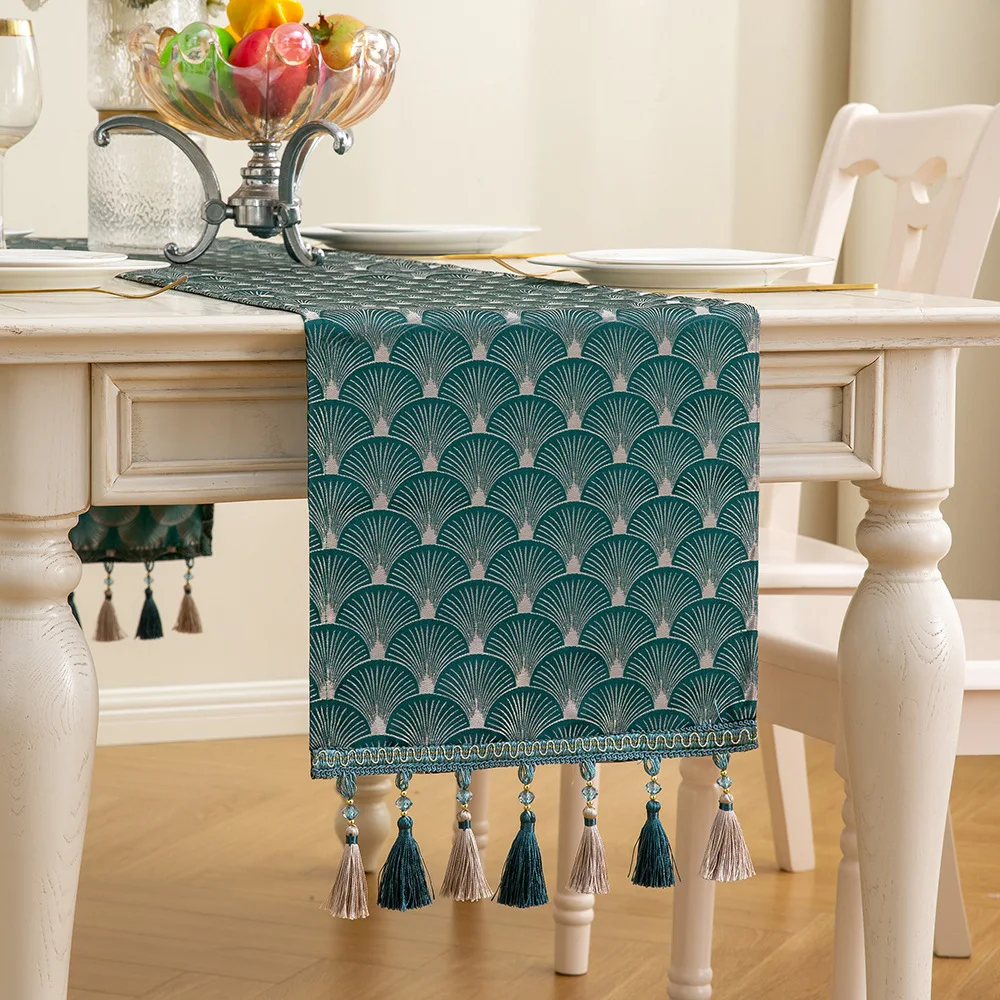 

Jacquard Tassel Table Runners Luxury Green Embroidered Tablecloth Dinner Home Hotel Bed Runner Wedding Decoration Table Flags