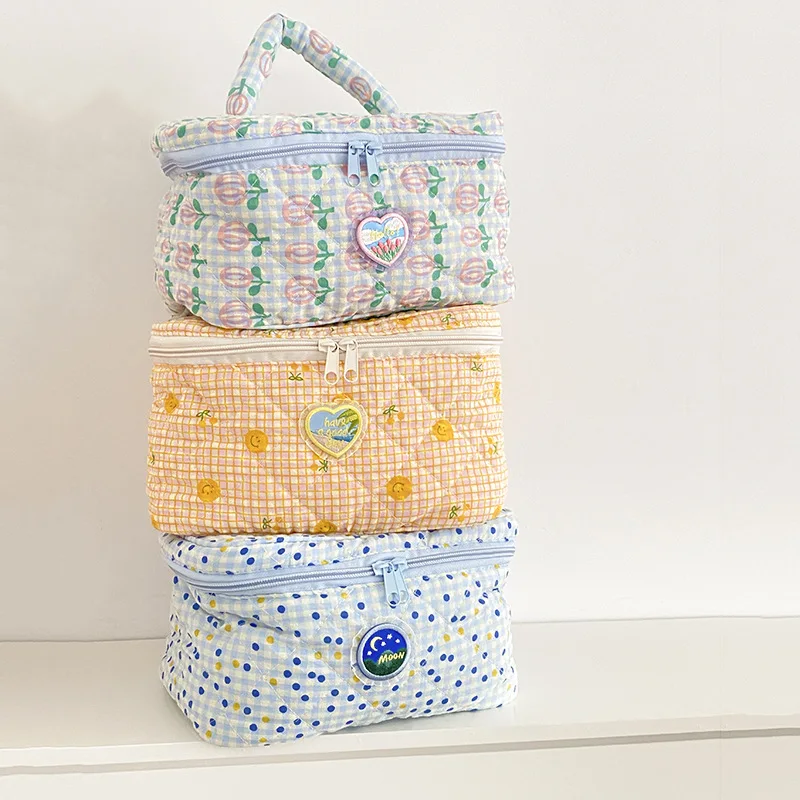 

Bentoy Women's Lattice Wave Point Makeup Bag Ins Cute Cosmetic Bags Portable Large Capacity Toiletries Storage Box Flap Zippe