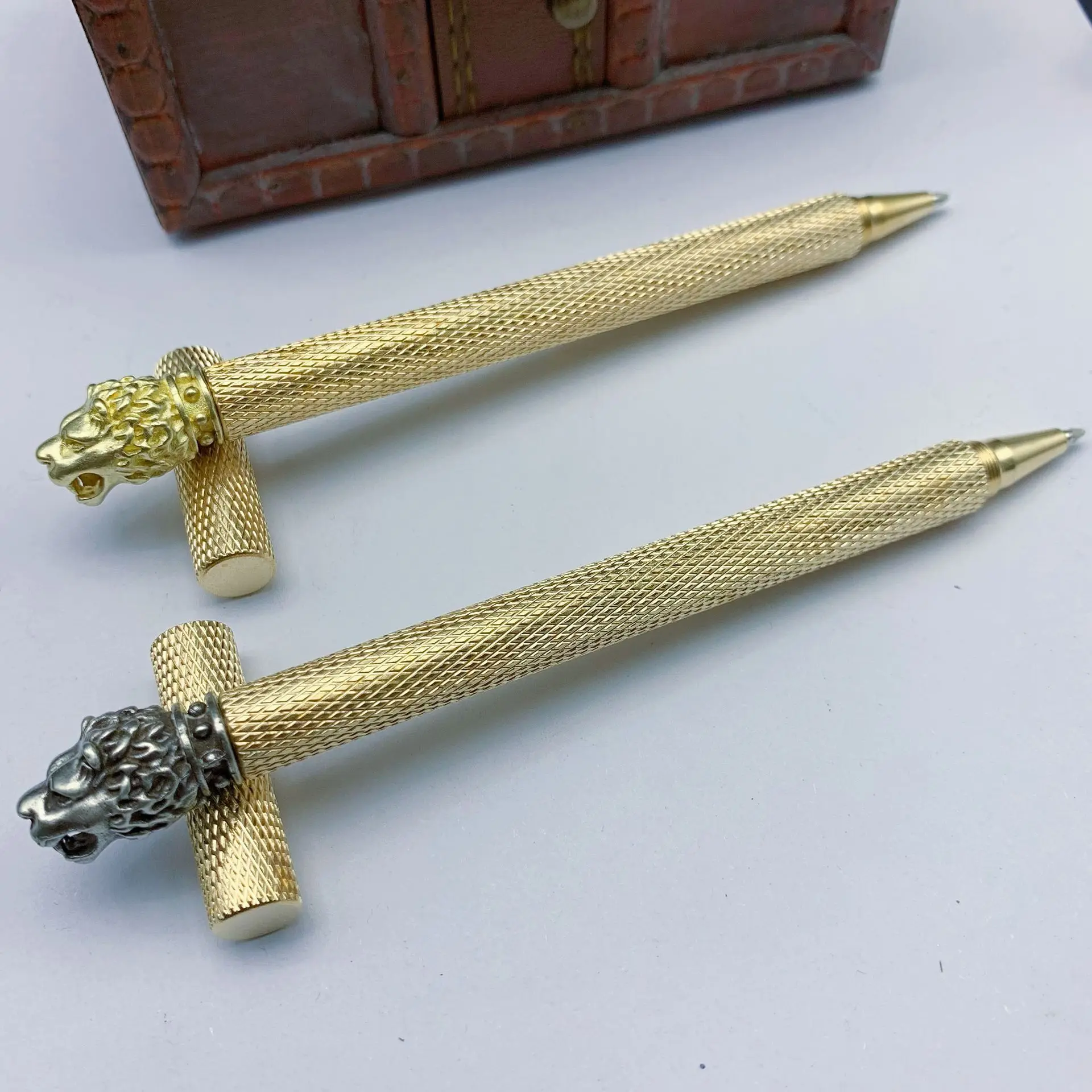 New Lion Carving Pattern High end Metal Brass 0.5mm Signature Pen Learning Office Writing Ballpoint Pen School Stationery Gift