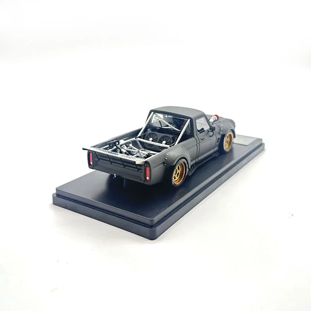 Фото Масштабная модель автомобиля HRN 1/43 из смолы: пикап Hoonigan, подарок на день рождения, коллекционная игрушка, элемент для сценарных сценариев №5