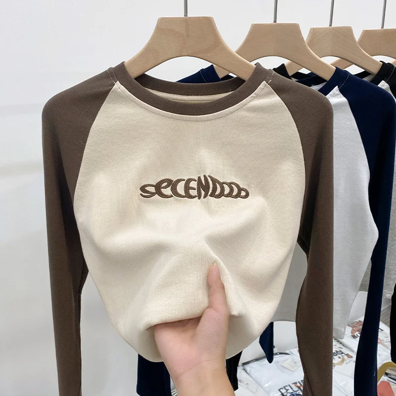 

2022 Autumn New Letter Printed Long Sleeved T-shirt Women's Straight Shoulder Bottoming Shirt O-Neck Tops Casual Loose Blouses