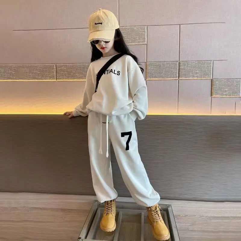 

Girls' Spring and Autumn Casual Suit 2023 New Western Style Letter Jacket Sweater Fashionable Ankle Banded Pants Two-Piece Suit
