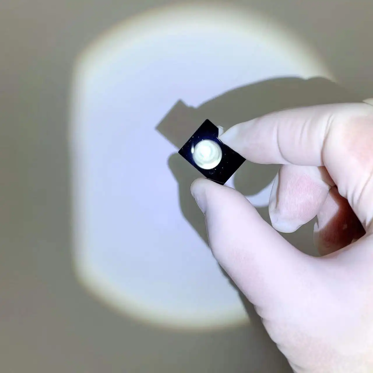 

100pcs Total Size 33x7.3x0.55mm With Protection Chamfer 940nm IR Pass Filter Glass HWB940
