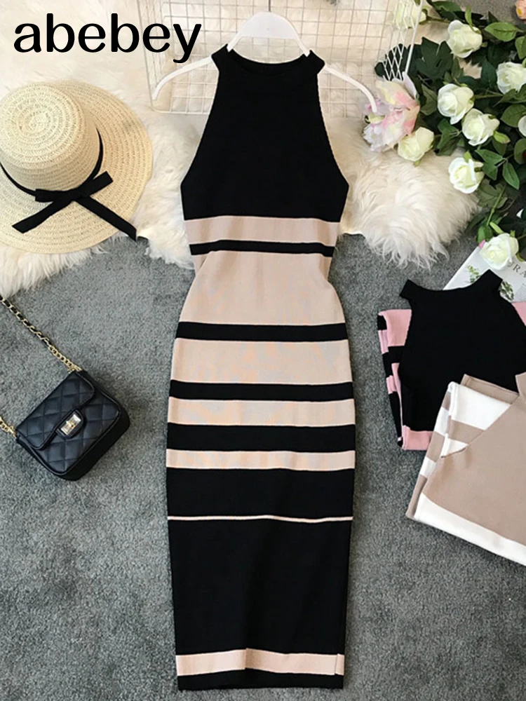 Женское трикотажное платье с круглым вырезом длинное облегающее в полоску