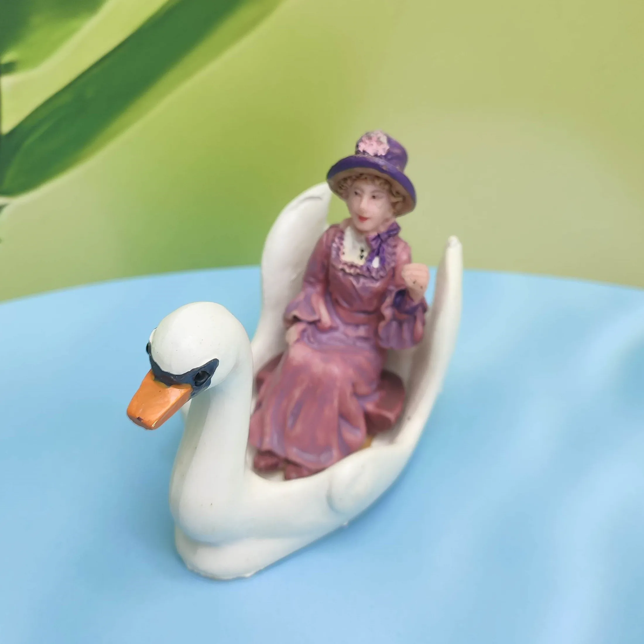 

Миниатюрная резиновая кукла для садового декора